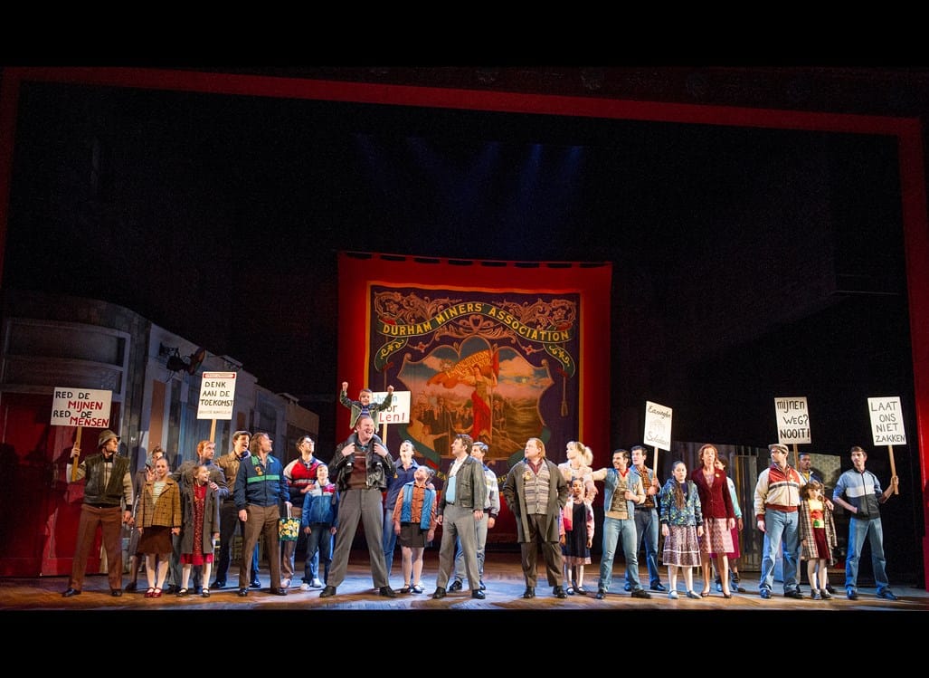 netherlands-stars-look-down