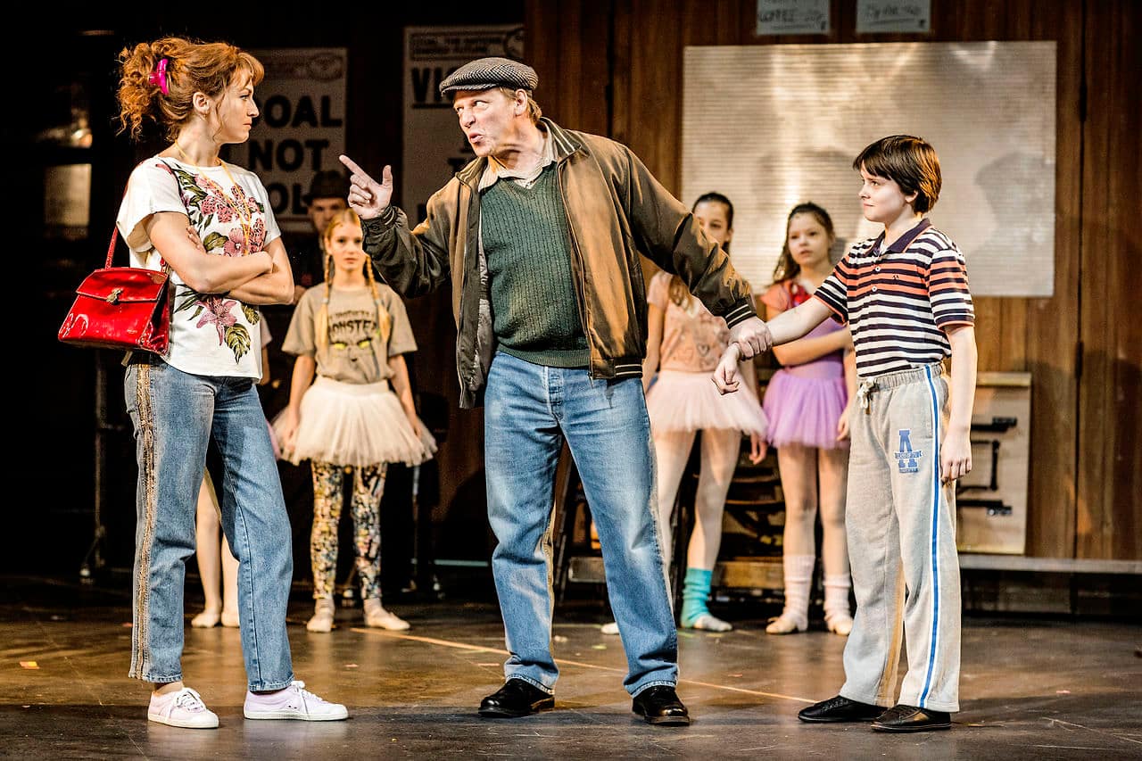 Julie Steincke (Mrs. Wilkinson), Kristian Boland (Dad) and Carl-Emil Lohmann (Billy)