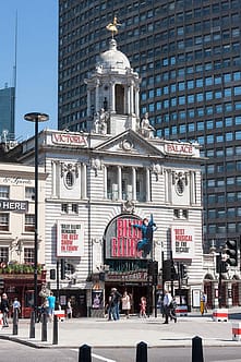 Victoria_palace_theatre_london