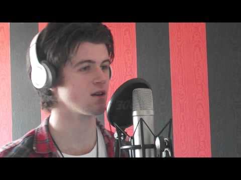 Singer Travis Hamilton Yates