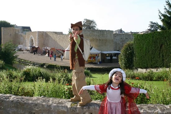 Julian and Rosie Elia in Are We There Yet? World Adventures