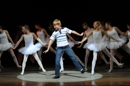 Scott With Cast in the Finale