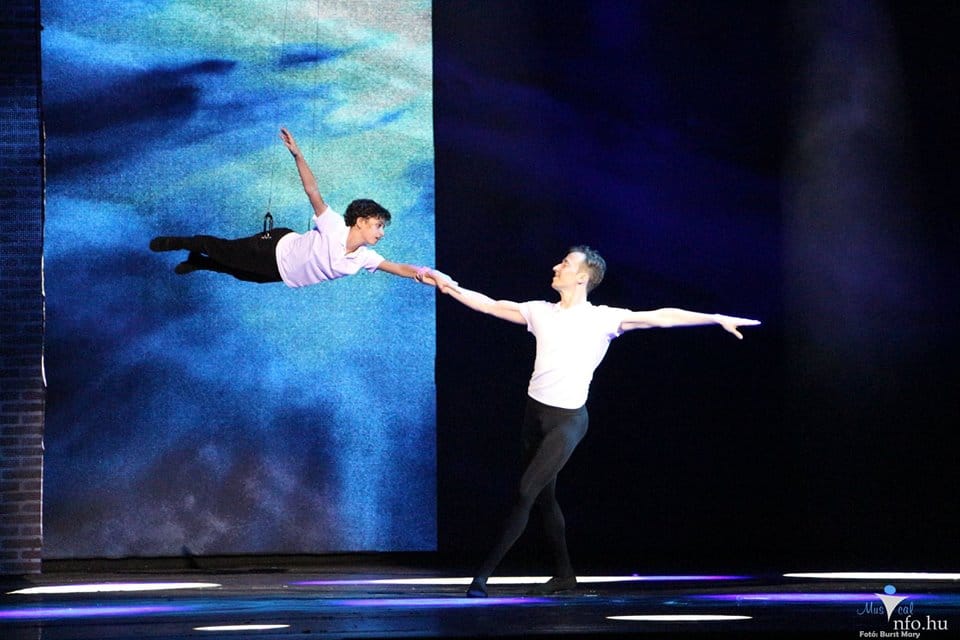 Kamill flying