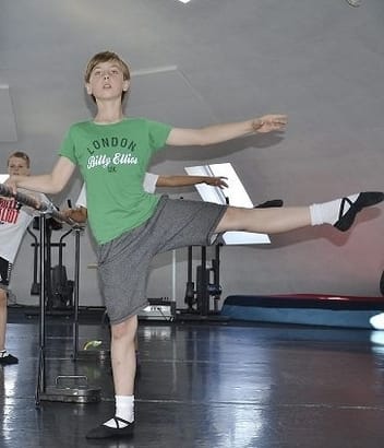 Oscar Practices Ballet Revise